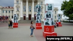Выставка военных портретов на Приморском бульваре. Севастополь, 2020 год. Архивное фото