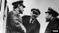 Russia - (from l to r) Lev Trotsky, Vladimir Lenin and Lev Kamenev talking during a break at the 2nd congress of the Third International, Moscow, 01Jan1920