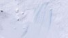 Ледник Сосновый остров. Западная Антарктида. Здесь происходит самое интенсивное таяние льда на всем континенте. Черное - море Амундсена, над заливом видна образующаяся трещина, которая может привести к образованию титанического айсберга