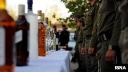 یکی از مراسم‌های امحای مشروبات الکلی توسط نیروی انتظامی در ایران