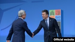 U.K. - NATO General Secretary Anders Fogh Rasmussen greets President Serzh Sarkisian at the NATO summit, 4 Sep2014