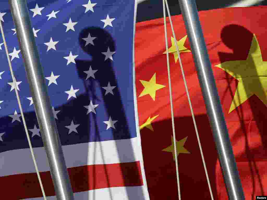 Националните знамиња на Кина и САД