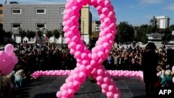 Znak solidarnosti sa ženama obolelim od raka dojke