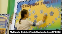 Заходи з приводу 85-ї роковини Голодомору тривають цього тижня в одеських школах