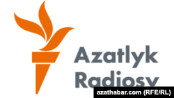 Azatlyk Radiosynyň resmi belgisi 