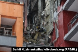 Місце влучення російського «шахеда» у житловий комплекс. Дніпровський район Києва. 9 січня 2026 року