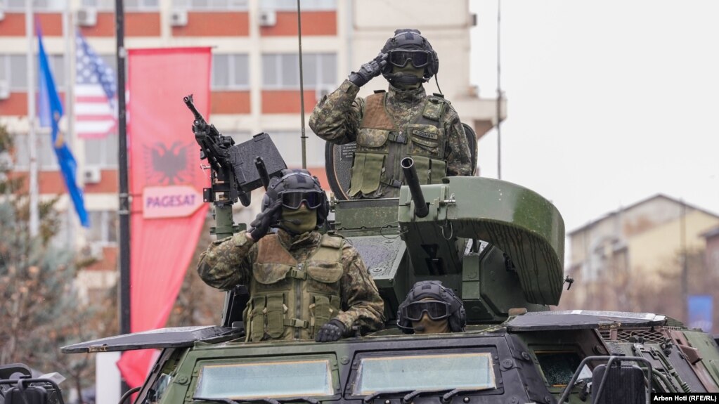 Përbërja e plotë e armatimit të FSK-së mbetet e paqartë, ndërsa pajisjet e konfirmuara zyrtarisht përfshijnë automjete të blinduara dhe dronë.