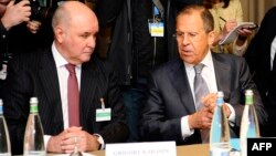Григорий Карасин (слева) и глава МИД РФ Сергей Лавров