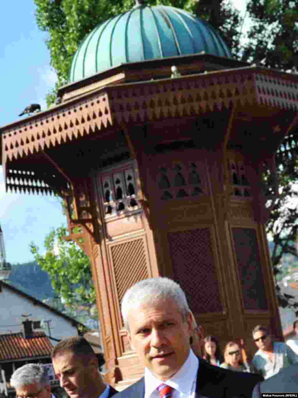 Boris Tadić prošetao Baščaršijom (Foto: Midhat Poturović)