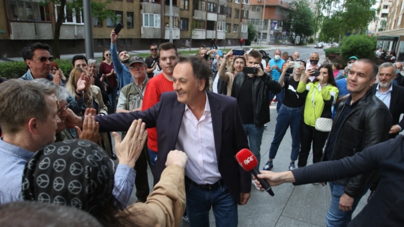 U Sarajevu skup podrške novinaru Senadu Hadžifejzoviću nakon prijetnji 