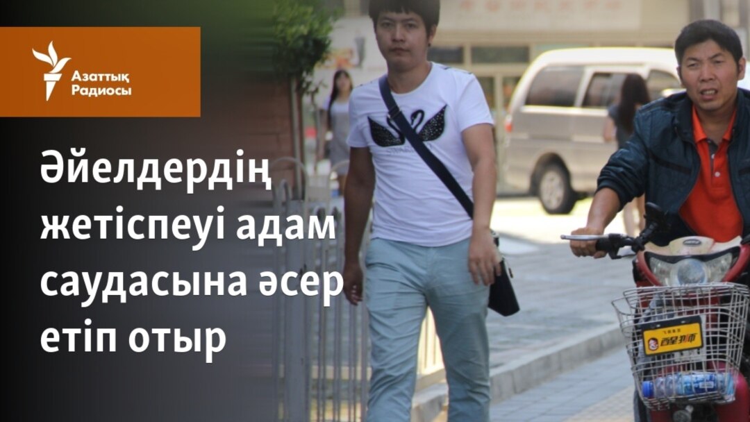 Порно әйелге куннилингус арқылы көрсетіледі.