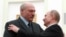 Александр Лукашенко (слева) и Владимир Путин