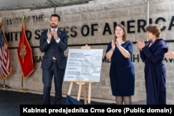 Millatoviq gjatë ceremonisë inauguruese të ndërtesës së re të Ambasadës amerikane në Podgoricë.