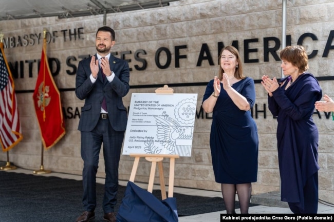 Millatoviq gjatë ceremonisë inauguruese të ndërtesës së re të Ambasadës amerikane në Podgoricë.