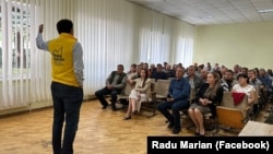 Un caz de utilizare abuzivă a resurselor administrative a avut loc, potrivit Promo-LEX, la 26 septembrie, când deputatul PAS, Radu Marian, a avut o întrevedere cu angajații gimnaziului din Salcia, Șoldănești, în timpul orelor de muncă ale profesorilor.