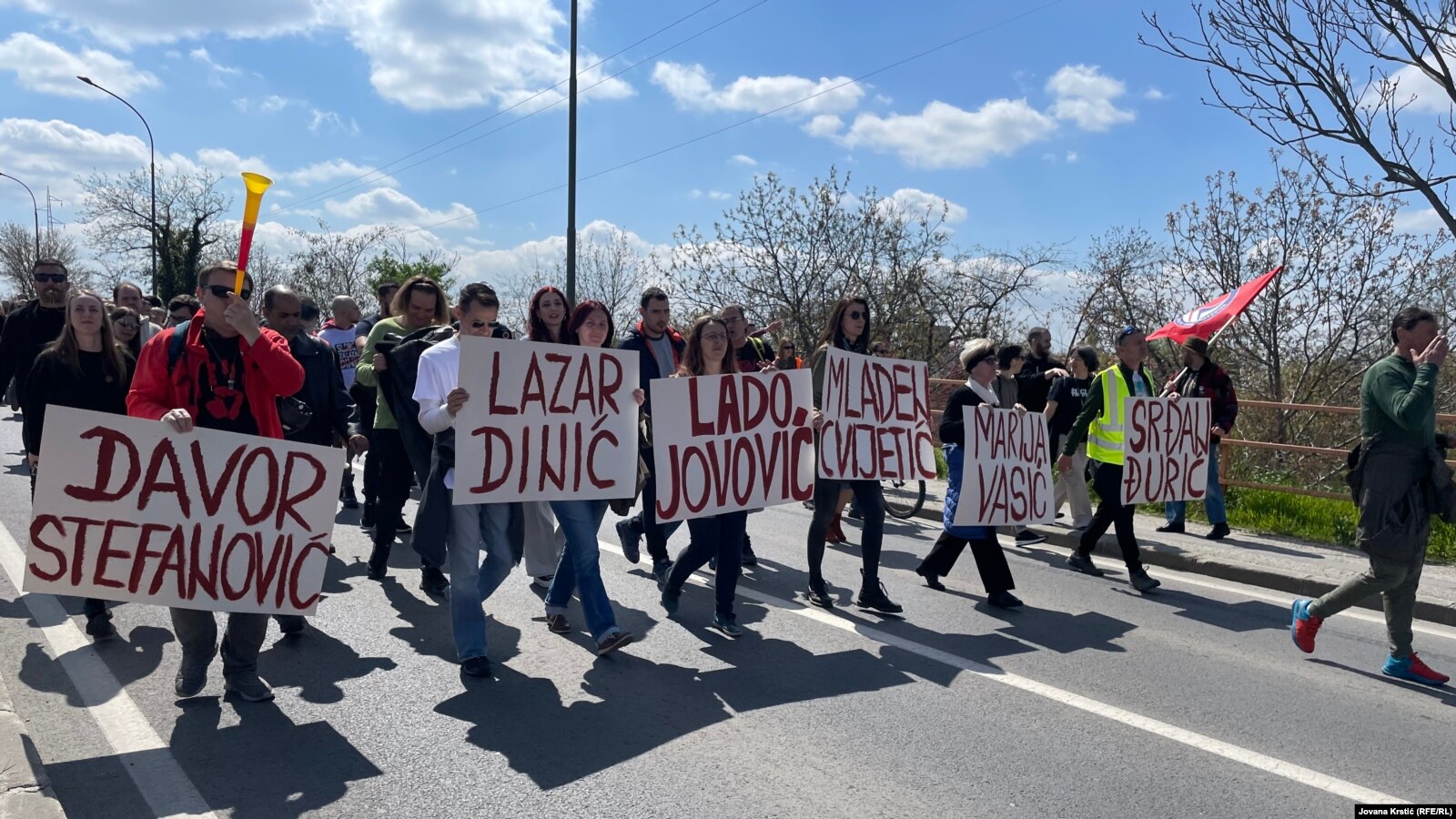 Raste broj novinara i aktivista koji zbog pretnji i pritisaka beže iz Srbije