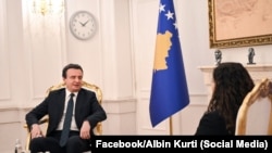 Kryeministri në detyrë i Kosovës, Albin Kurti, dhe presidentja Vjosa Osmani.