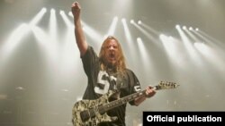 Ջեֆ Հանեմանը Slayer-ի համերգներից մեկում