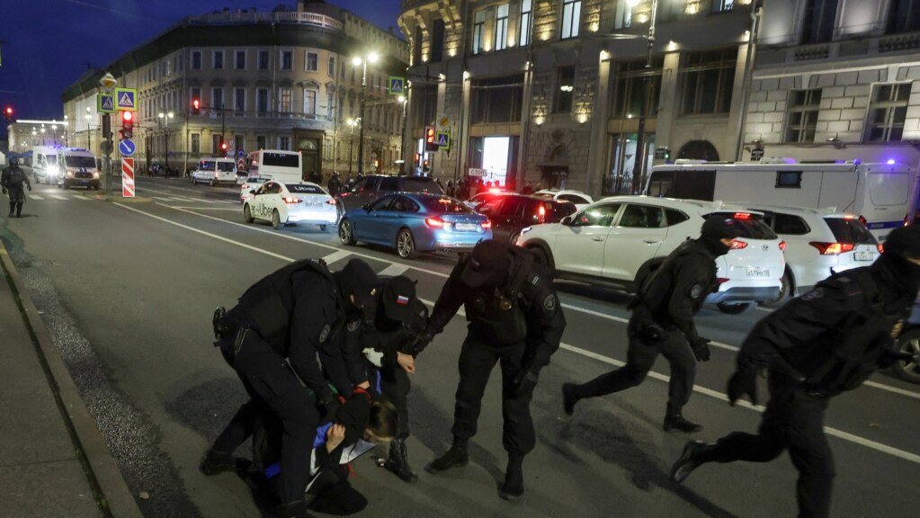 Peste 1.300 de persoane au fost reținute în cadrul protestelor împotriva mobilizării în întreaga Rusie