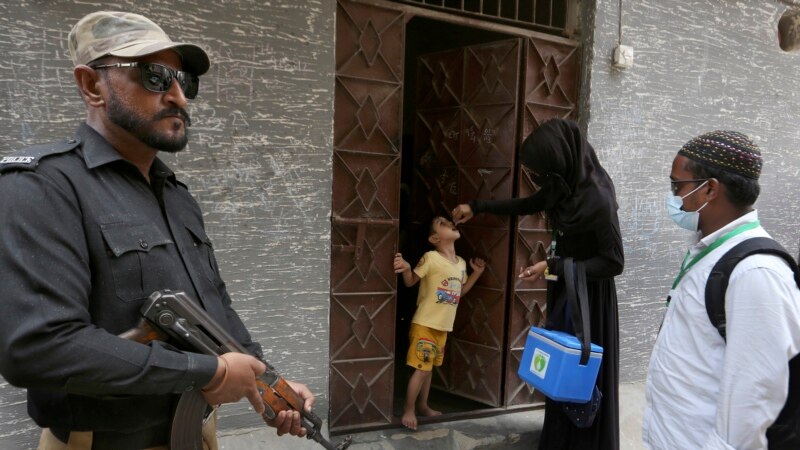 Пакистанда шал оорусуна каршы эмдөө жүргүзгөндөр чабуулга кабылды