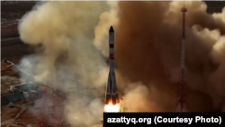 "Прогресс МС-33" ғарыш кемесі бар "Союз-2.1 а" зымыран тасығышы Байқоңырдан ұшырылды. 22 наурыз, 2026 жыл. "Роскомос" видеосынан скриншот. 