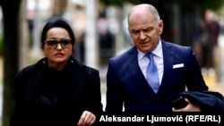 Bivša predsjednica Vrhovnog suda Vesna Medenica i advokat Zdravko Begović ispred suda u Podgorici, decembar 2025.