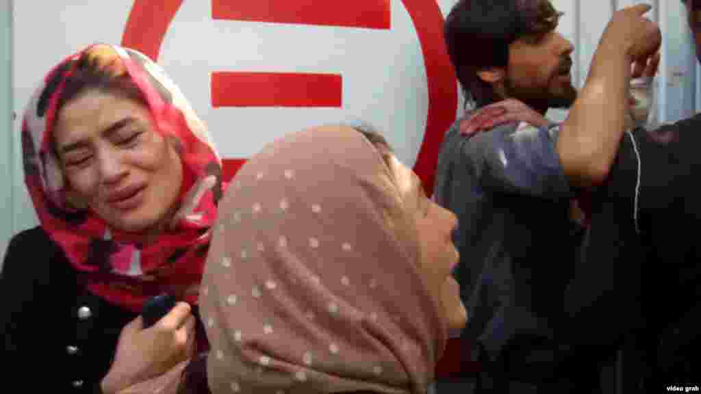 مردم برای اهدای خون جمع شده&zwnj;اند