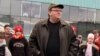 Amerikan kinorežissýory Maýkl Mur (Michael Moore).