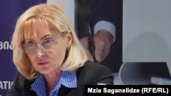 მაია მწარიაშვილი, მზია ამაღლობელის ადვოკატი