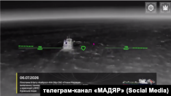 Момент атаки на танкер с топливом в Азовском море, скриншот с видео командующего СБС ВСУ Роберта Бровди («Мадяр»), 06.07.2026