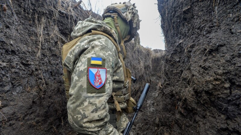 Kiýew separatistleriň bir günde onlarça top okuny atandygyny aýdýar