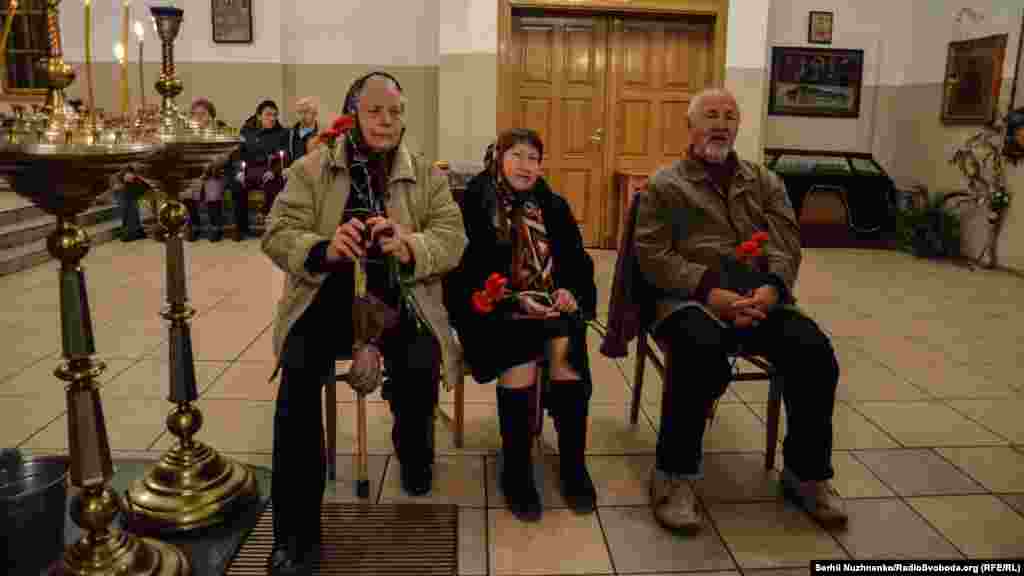 Ukraine -- Honoring Chornobyl liquidators in Kyiv near Chernobyl church, 26Apr2016