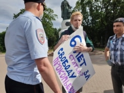 Владимир Капустинский на пикете в поддержку Светланы Прокопьевой в Пскове