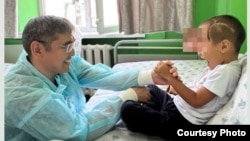Саламаттык сактоо министри Дамир Осмонов бейтап баладан кабар алды. 12-сентябрь, 2026