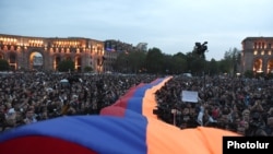 Митинг на площади Республики в Ереване, 18 апреля 2018 г.