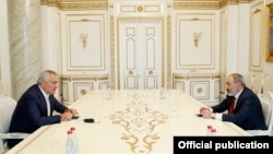 Armenia - Prime Minister Nikol Pashinian meets with businessman Samvel Karapetian, June 24, 2021.