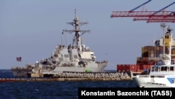 აშშ-ის საზღვაო ძალების გამანადგურებელი USS Ross-ი ოდესის პორტში. USS Ross-ი მონაწილეობას იღებს Sea Breeze 2021-ში.