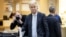 Udhëheqësi i subjektit të ekstremit të djathtë, Partia për Liri, Geert Wilders, duke votuar në zgjedhjet parlamentare. Hagë, 29 tetor 2025. 