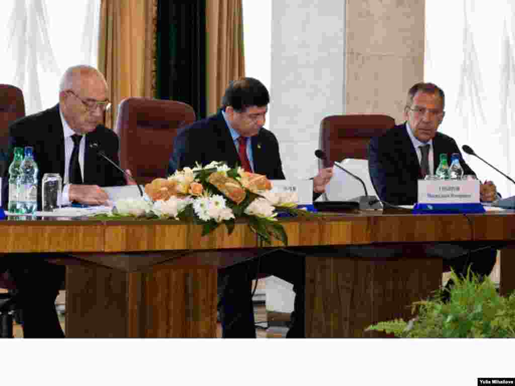 Serghei Lavrov, ministrul de externe al Rusiei (dr.)