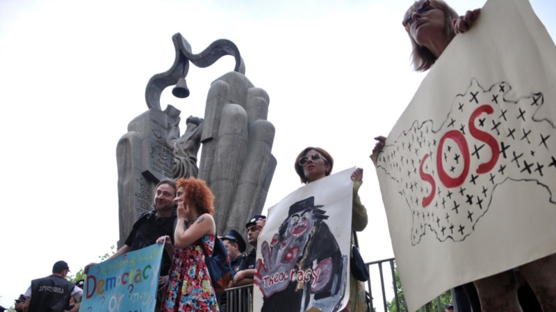 ინტერნეტი, ინგლისური და ოკუპაციაც კი - როგორ ვამახინჯებთ  ქართულს და რატომ? 