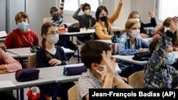 Mulți se tem de un al patrulea val de epidemie și în Franța odată cu începerea școlilor.