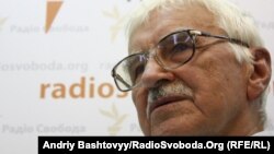 Вечір Різдвяних Василів у 1989 році започаткував дисидент, публіцист, громадський і культурний діяч Євген Сверстюк