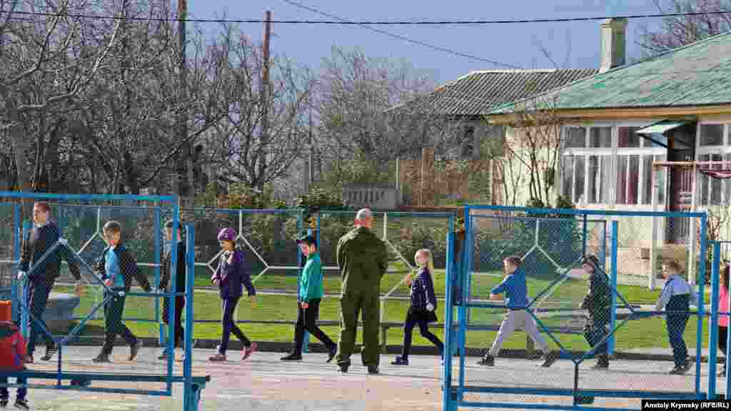 Тимерчедә яшәүче урыс казаклары балаларын кечкенәдән үк хәрби адым белән йөрергә өйрәтә