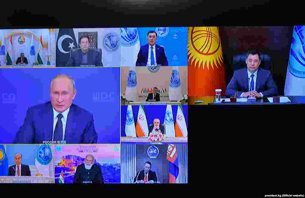 РУСИЈА - Рускиот претседател Владимир Путин изјави дека обидите да се изврши притисок од странство&ldquo; во Белорусија, Киргистан и Молдавија се неприфатливи. Отворајќи го Интернет самитот на Шангајската организација за соработка, Путин рече дека Белорусија е под притисок на надворешните сили.