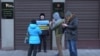 В Москве протестовали против войны, но пикет сорвали прокремлевские активисты (видео)