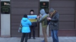 Moskovada cenkke qarşılıq köstere ediler, amma Kreml tarafdarı olğan faaller aktsiyağa keder etti (video)