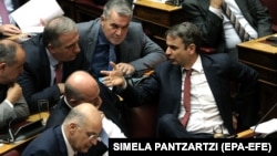 La dezbaterile din Parlamentul de la Atena