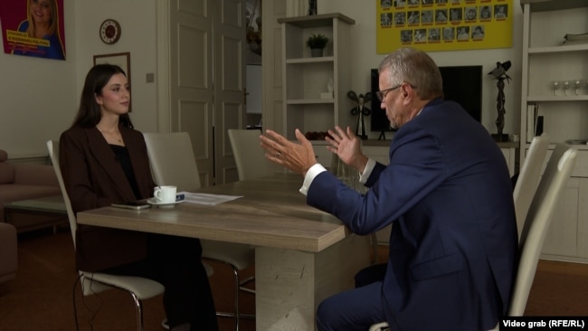 Ministri çek për Çështjet Evropiane, Martin Dvořák, gjatë një interviste për Radion Evropa e Lirë në Pragë, më 11 qershor, 2025.