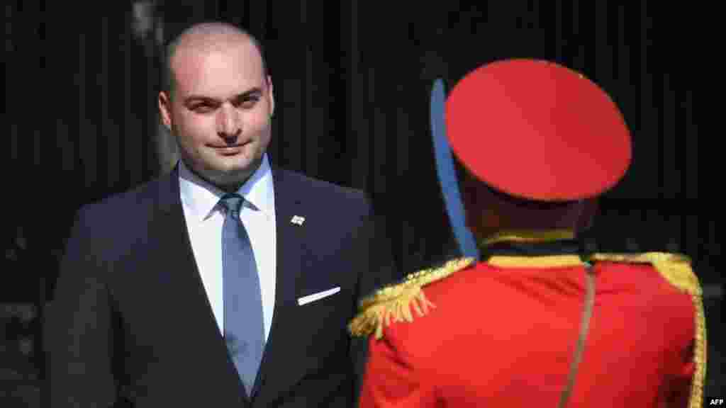 ГРУЗИЈА - Грузискиот премиер Мамука Бахтаѕе поднесе оставка, истакнувајќи во објава на неговата страница на Фејсбук, дека ја исполнил својата мисија, објавија новинските агенции.