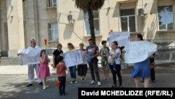 არც ლევან ონიანი და არც მისი პრესსამსახური მომხდარზე კომენტარს არ აკეთებს. 